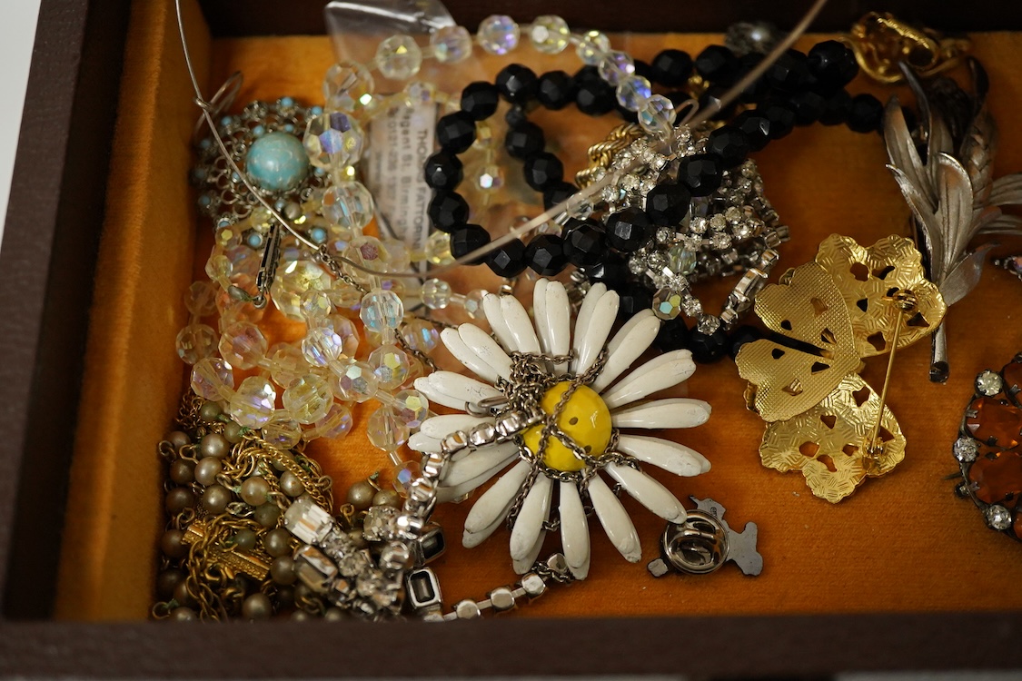 A jewellery box and contents to include an 18ct and plat. single stone sapphire and one (ex two) stone diamond ring, silver and costume jewellery..